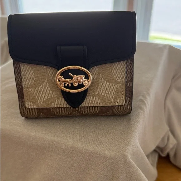 Elegant Coach Black and Tan Women's Wallet - Picture 1 of 6